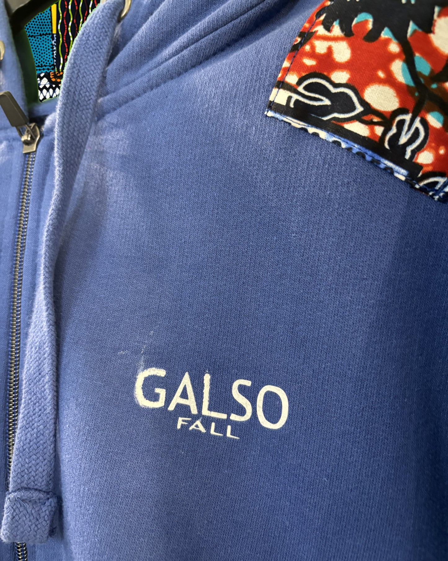 Sweat Zippé à Capuche avec Tissu Wax